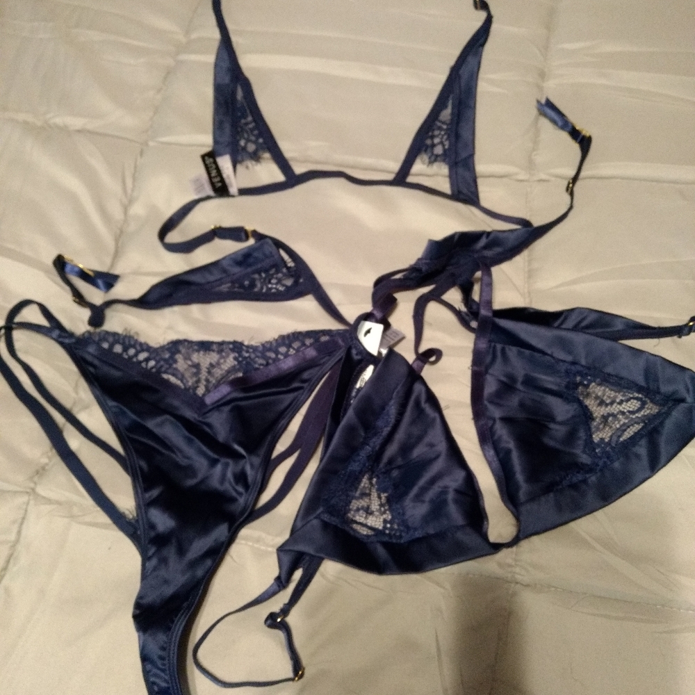 New 3 piece set, bra, thong and garter